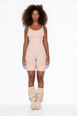 Honigfarbener Shapewear-Body – Staubrose