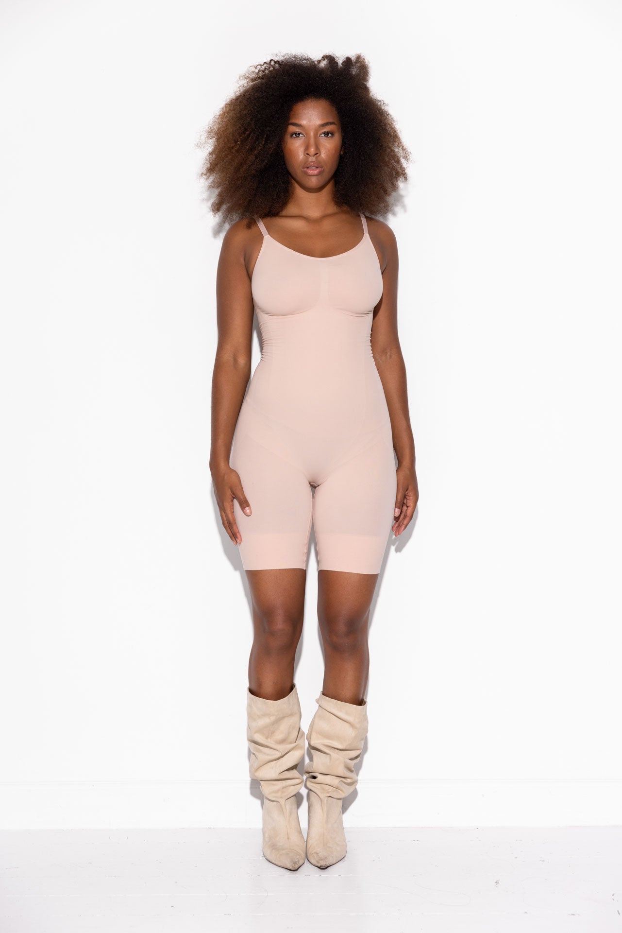 Honigfarbener Shapewear-Body – Staubrose